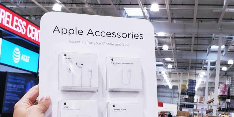 "Bundle" o paquete de accesorios Apple para iPhone y iPad a la venta en Costco (foto: TecnÃ©tico)